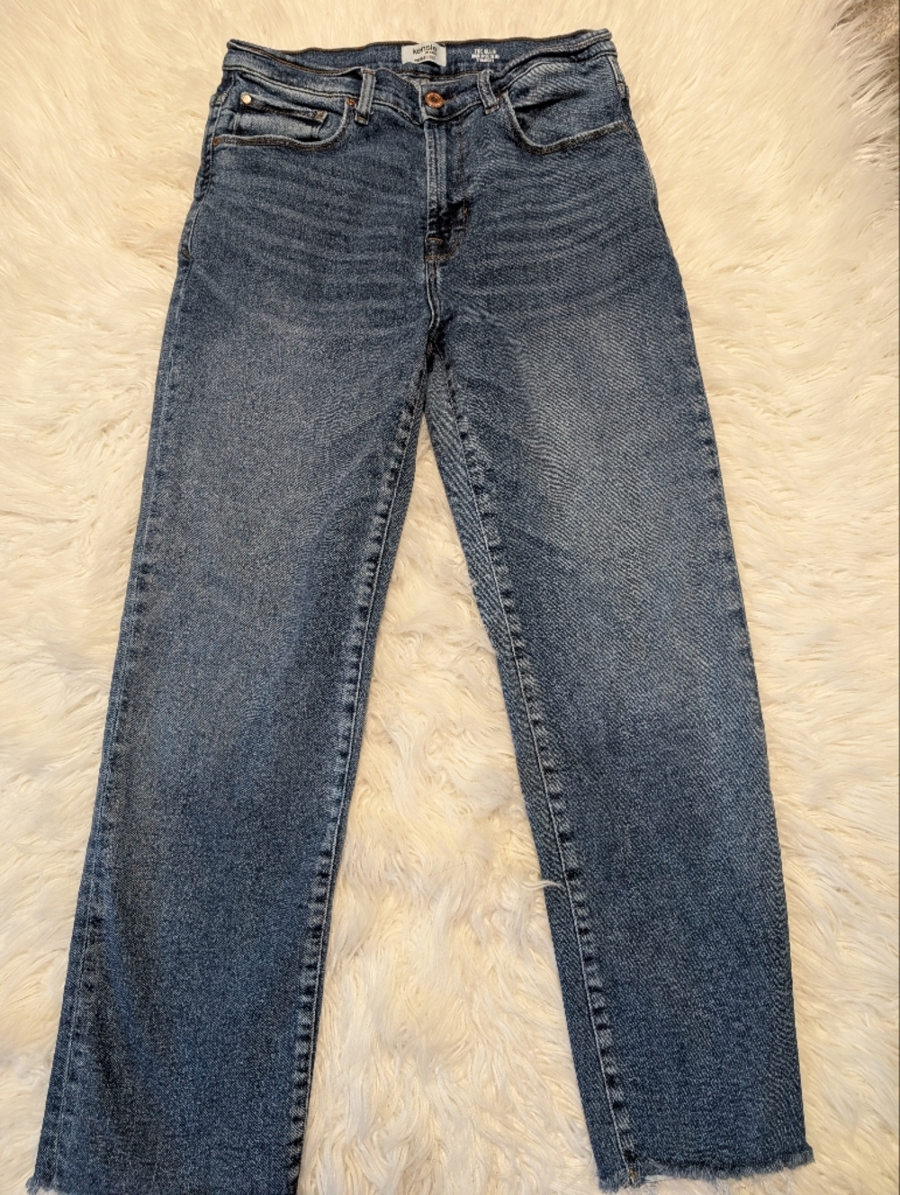 Kensie Straight Leg Jeans in Medium Blue